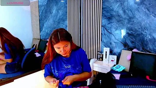 Snapshot of Isalombardi chatting on 09-21-25, 04:50 Isalombardi online show from 09-21-25, 04:50