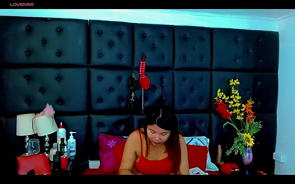 Snapshot of Isalombardi chatting on 05-14-26, 02:41 Isalombardi online show from 05-14-26, 02:41