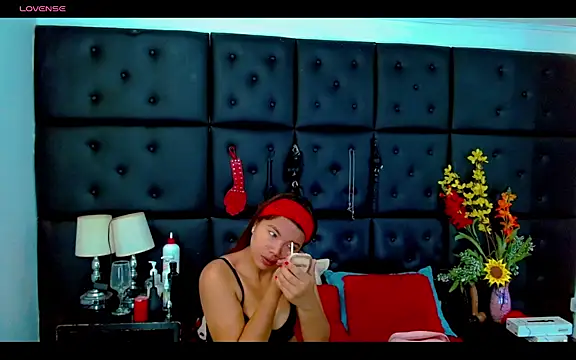 Snapshot of Isalombardi chatting on 05-12-26, 02:41 Isalombardi online show from 05-12-26, 02:41