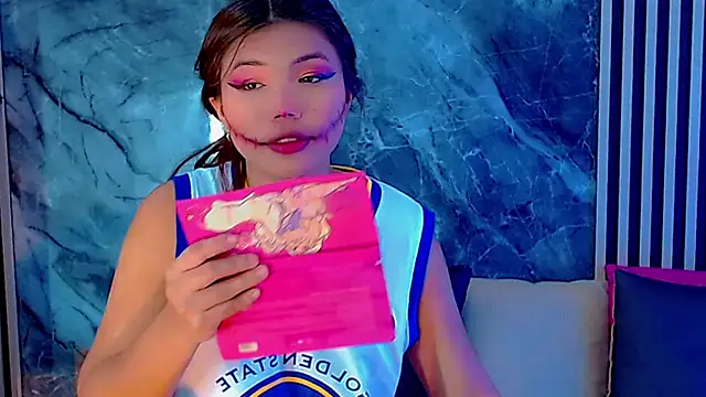 Isalombardi online show from 10-30-25, 03:27