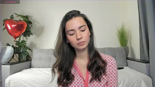 Snapshot of NicoleLuv chatting on 02-20-25, 07:19 NicoleLuv online show from 02-20-25, 07:19