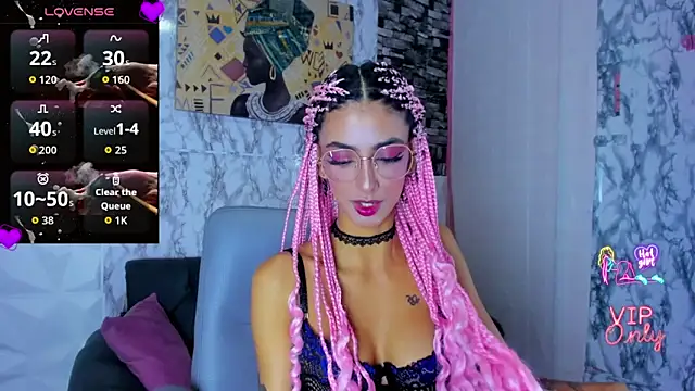 Queen Cuarxxo online show from 04-14-26, 12:04