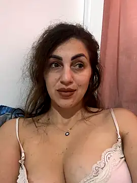 EmaSkyes online show from 11-18-25, 07:33