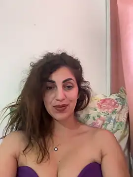 EmaSkyes online show from 10-29-25, 07:51