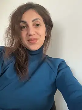 EmaSkyes online show from 10-21-25, 06:35