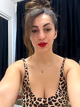 EmaSkyes online show from 11-30-25, 06:47