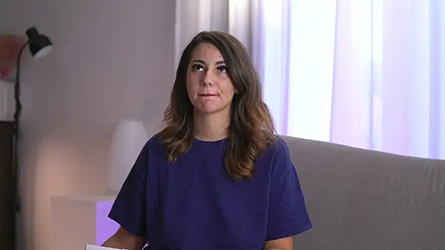Snapshot of BelleSkye chatting on 10-19-25, 02:31 BelleSkye online show from 10-19-25, 02:31