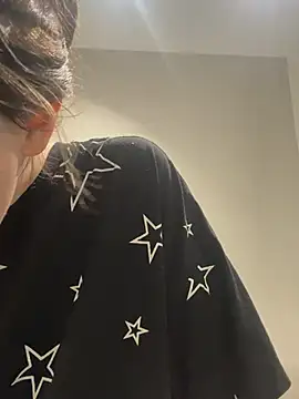 Snapshot of BelleSkye chatting on 02-27-25, 03:29 BelleSkye online show from 02-27-25, 03:29