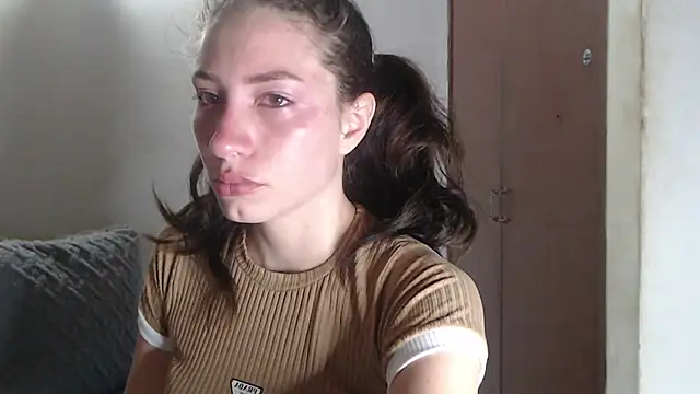 Snapshot of aurelialux chatting on 03-20-25, 04:51 aurelialux online show from 03-20-25, 04:51