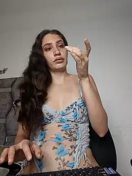 aurelialux online show from 12-15-25, 08:36