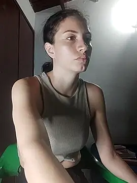 Snapshot of aurelialux chatting on 02-24-25, 10:25 aurelialux online show from 02-24-25, 10:25