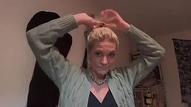 Snapshot of AddieAssets chatting on 12-05-24, 01:53 AddieAssets online show from 12-05-24, 01:53