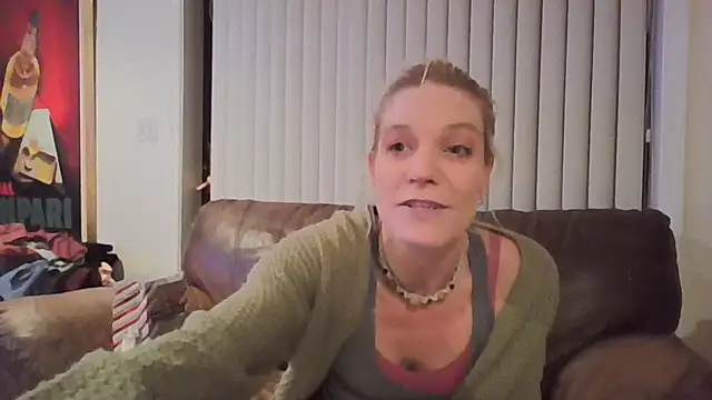 Snapshot of AddieAssets chatting on 12-10-24, 09:01 AddieAssets online show from 12-10-24, 09:01