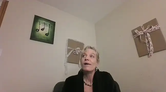 Snapshot of AddieAssets chatting on 12-23-24, 07:28 AddieAssets online show from 12-23-24, 07:28