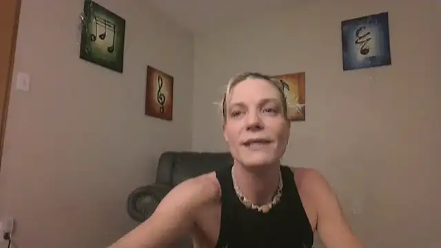 Snapshot of AddieAssets chatting on 12-19-24, 04:45 AddieAssets online show from 12-19-24, 04:45