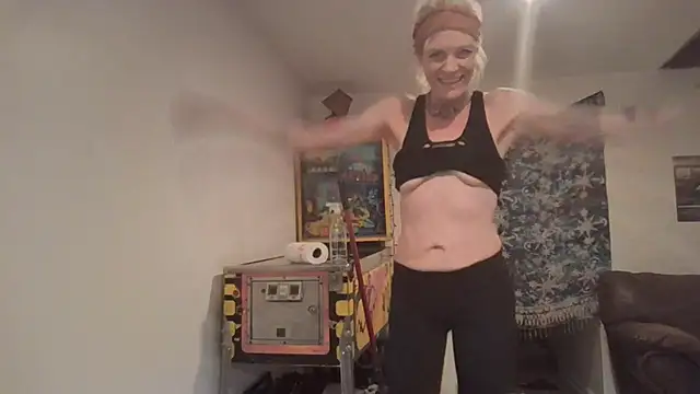 Snapshot of AddieAssets chatting on 12-06-24, 03:24 AddieAssets online show from 12-06-24, 03:24