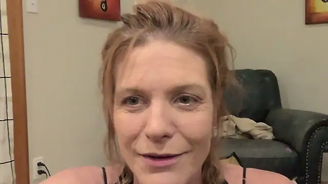 Snapshot of AddieAssets chatting on 11-01-25, 05:25 AddieAssets online show from 11-01-25, 05:25