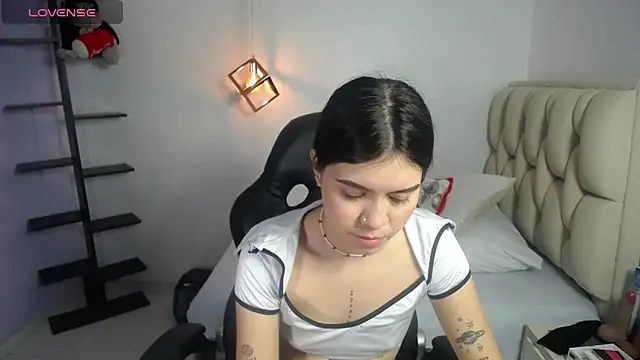 cassiehoward14 online show from 12-03-25, 07:02