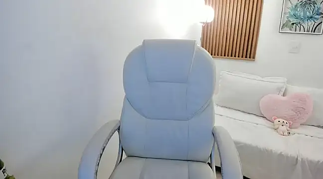 smallgiant27 online show from 01-04-25, 06:09