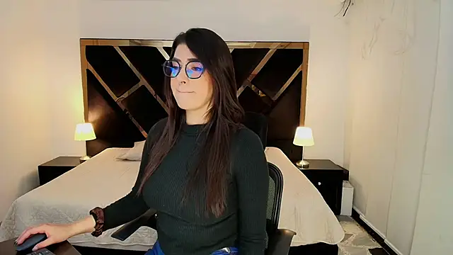 Amelie saenz online show from 10-03-25, 07:37