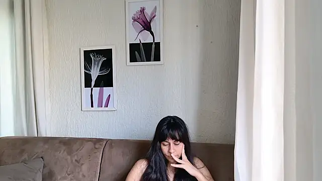 Snapshot of Blue_butterfly chatting on 03-17-25, 12:25 Blue butterfly online show from 03-17-25, 12:25