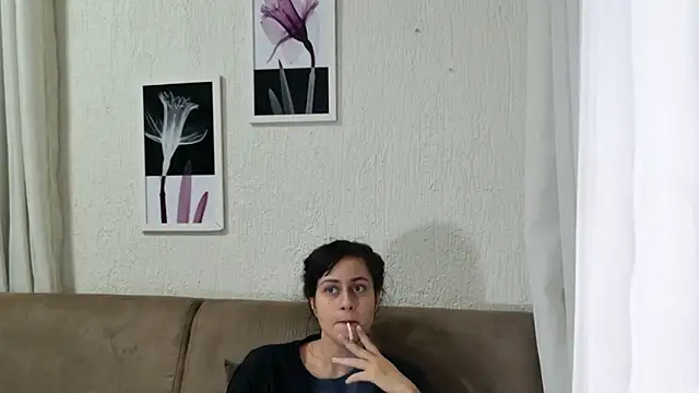 Snapshot of Blue_butterfly chatting on 03-21-25, 10:39 Blue butterfly online show from 03-21-25, 10:39