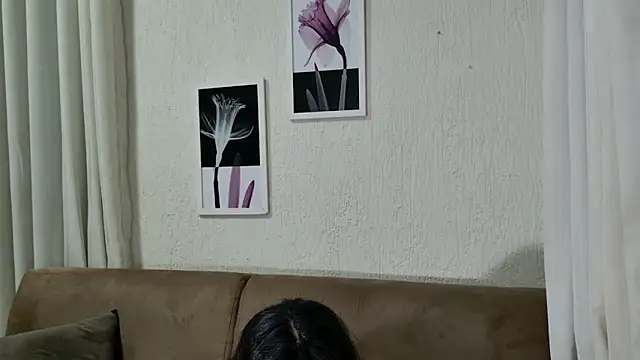 Snapshot of Blue_butterfly chatting on 03-17-25, 12:32 Blue butterfly online show from 03-17-25, 12:32