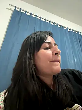 Snapshot of Blue_butterfly chatting on 09-29-25, 11:54 Blue butterfly online show from 09-29-25, 11:54