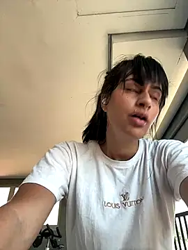 Snapshot of Blue_butterfly chatting on 09-18-25, 02:42 Blue butterfly online show from 09-18-25, 02:42