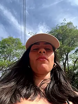 Snapshot of Blue_butterfly chatting on 09-28-25, 06:15 Blue butterfly online show from 09-28-25, 06:15