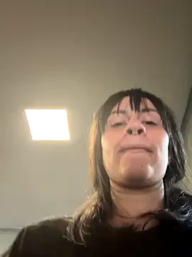 Snapshot of Blue_butterfly chatting on 09-15-25, 12:27 Blue butterfly online show from 09-15-25, 12:27