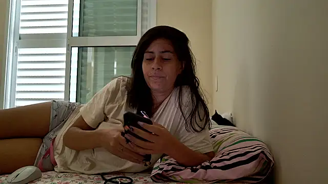 Snapshot of Blue_butterfly chatting on 10-16-25, 02:47 Blue butterfly online show from 10-16-25, 02:47