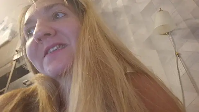 Snapshot of EstrellaWalters chatting on 10-23-25, 01:21 EstrellaWalters online show from 10-23-25, 01:21