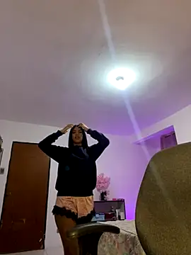 -Naomyy- online show from 10-05-25, 03:41