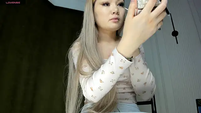 Snapshot of Xiao_Mei_ chatting on 02-28-25, 12:21 Xiao Mei online show from 02-28-25, 12:21