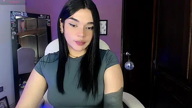 Snapshot of Veronica_111 chatting on 02-24-25, 04:49 Veronica 111 online show from 02-24-25, 04:49
