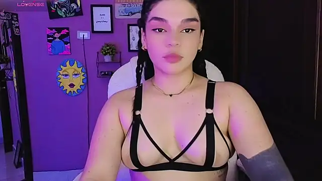 Snapshot of Veronica_111 chatting on 09-22-25, 04:40 Veronica 111 online show from 09-22-25, 04:40