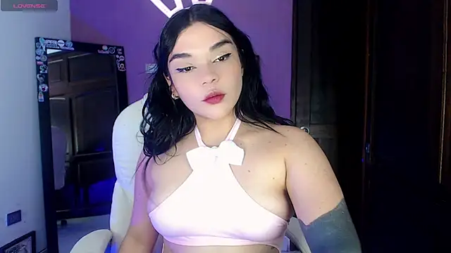 Snapshot of Veronica_111 chatting on 02-09-25, 10:21 Veronica 111 online show from 02-09-25, 10:21