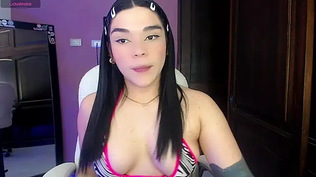Snapshot of Veronica_111 chatting on 03-06-25, 10:47 Veronica 111 online show from 03-06-25, 10:47