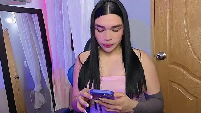 Snapshot of Veronica_111 chatting on 07-13-26, 02:00 Veronica 111 online show from 07-13-26, 02:00