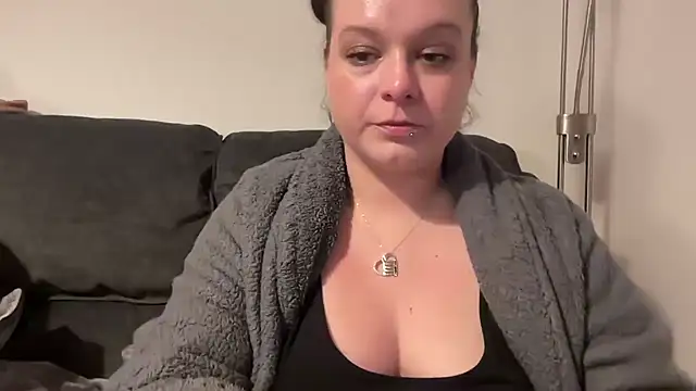 NaughtyWifeUK online show from 03-11-25, 11:15