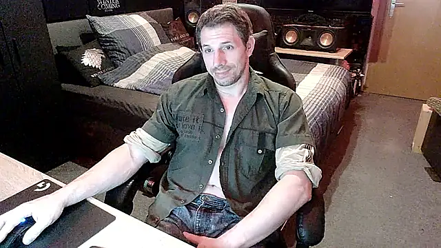 Snapshot of dreamwallker21 chatting on 06-12-26, 11:13 dreamwallker21 online show from 06-12-26, 11:13