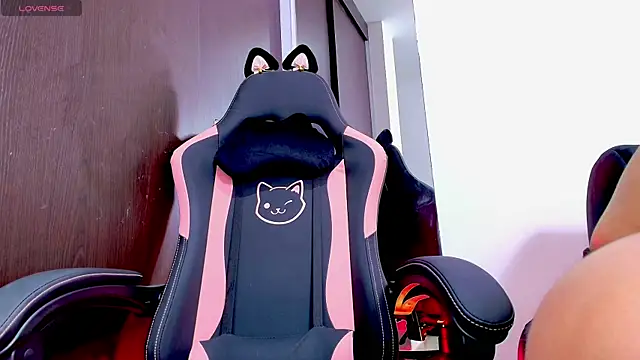 Snapshot of Brenda__gomez chatting on 12-17-24, 05:40 Brenda gomez online show from 12-17-24, 05:40