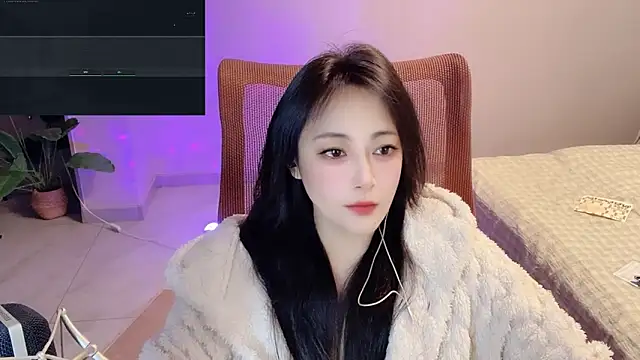 Daisy-77 online show from 04-28-26, 01:37