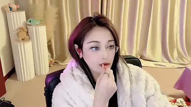 Snapshot of Daisy-77 chatting on 03-02-25, 05:52 Daisy-77 online show from 03-02-25, 05:52