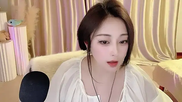 Snapshot of Daisy-77 chatting on 03-20-25, 09:13 Daisy-77 online show from 03-20-25, 09:13