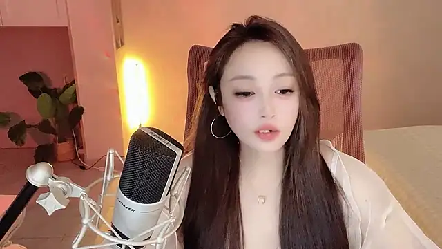Snapshot of Daisy-77 chatting on 10-05-25, 06:31 Daisy-77 online show from 10-05-25, 06:31