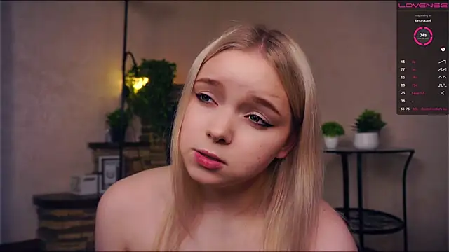 ZaraCreedon online show from 03-10-25, 04:28