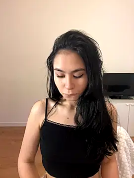 Snapshot of Mile_Madeline chatting on 12-07-24, 10:17 Mile Madeline online show from 12-07-24, 10:17