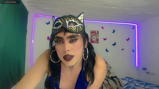 Perla Hotcortes online show from 05-16-26, 04:44